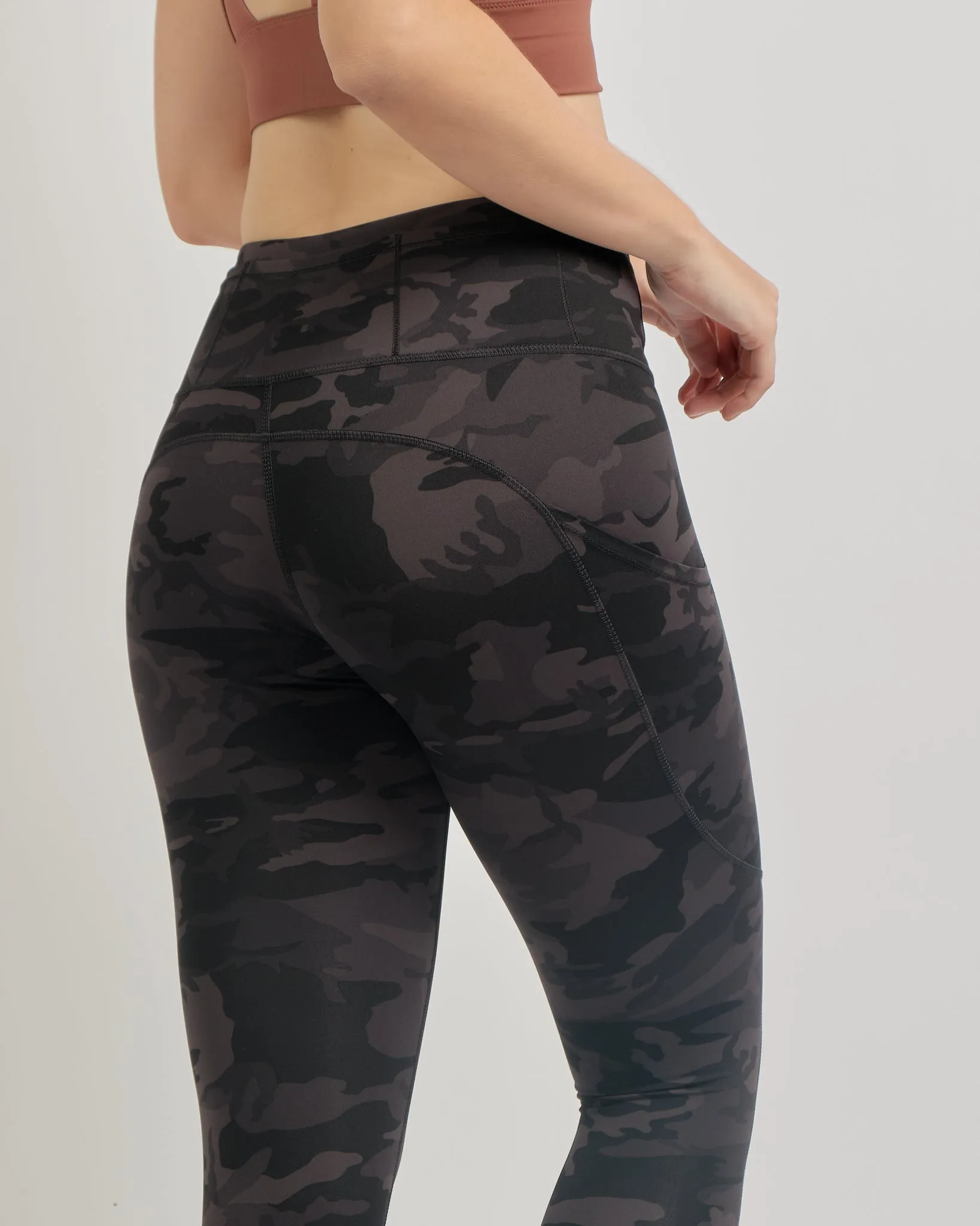 Easy Stretch 7/8 *Pocket Leggings in Camo Black