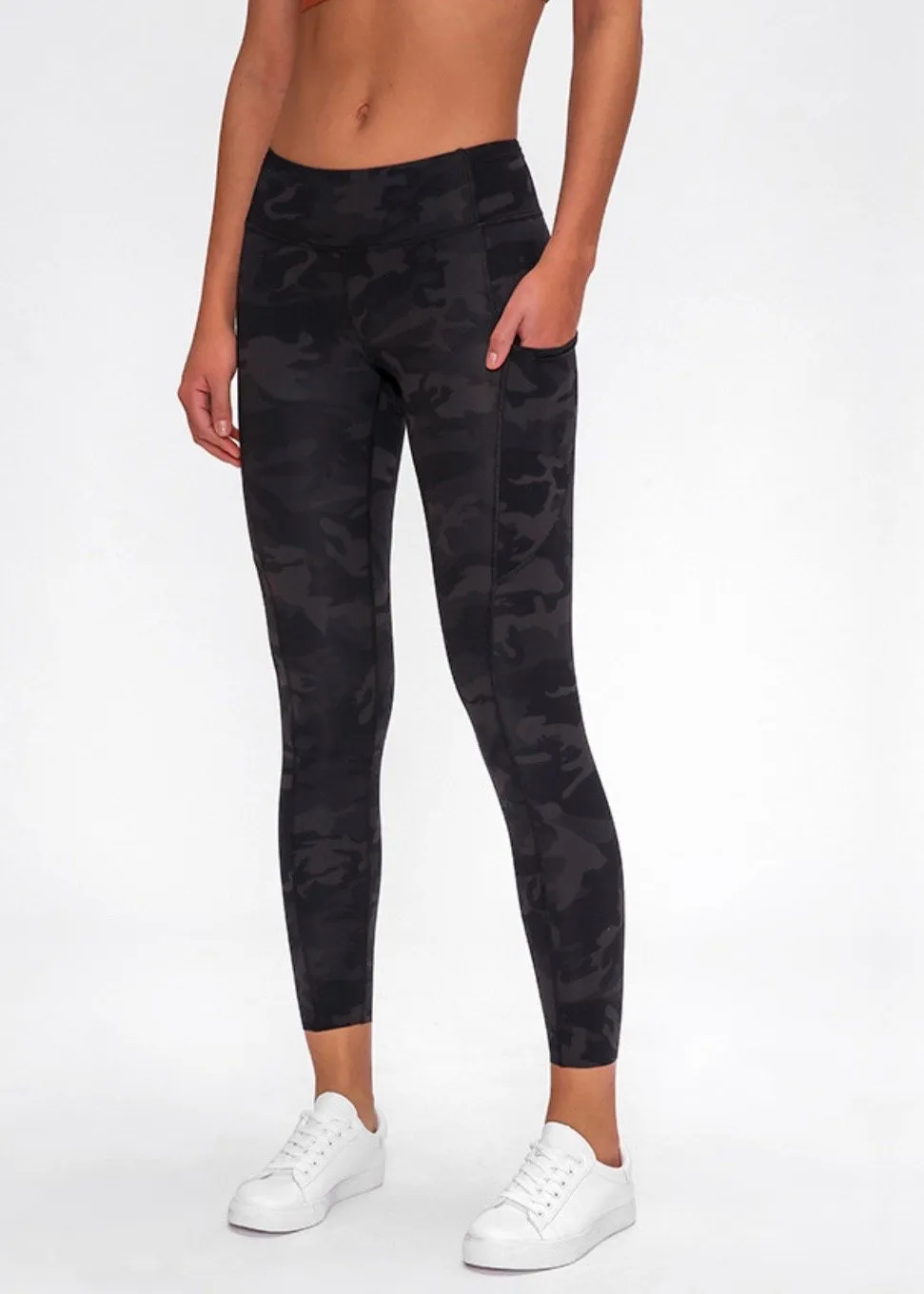 Easy Stretch 7/8 *Pocket Leggings in Camo Black